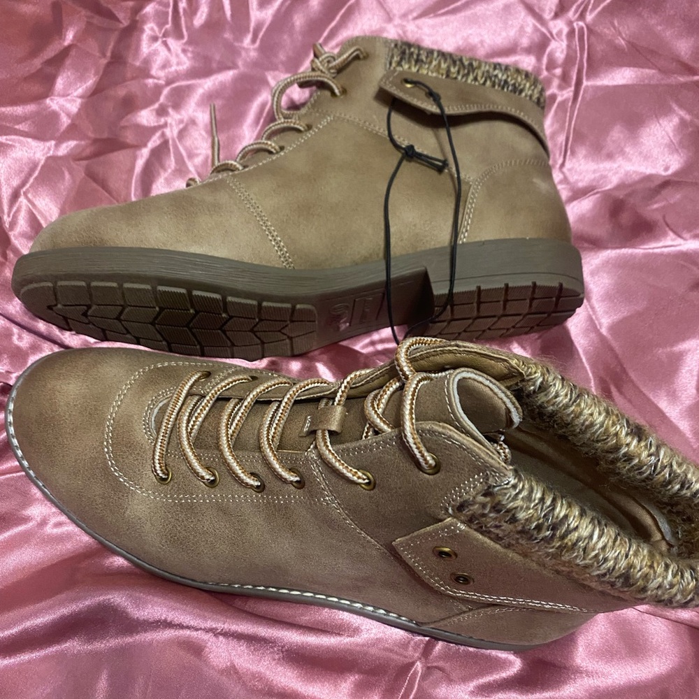 St. John's Bay Tan Lace-Up Ankle Boots - Picture 5 of 6